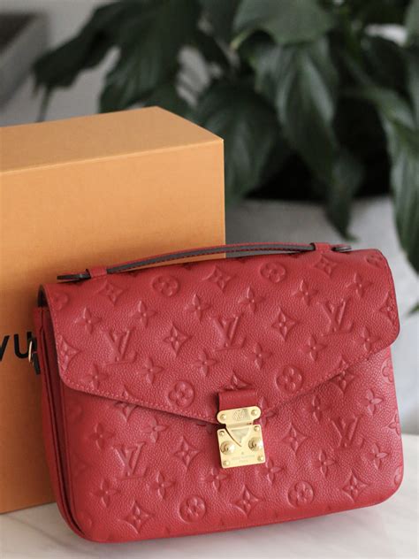 pochette lv usata|lv pochette metis empreinte.